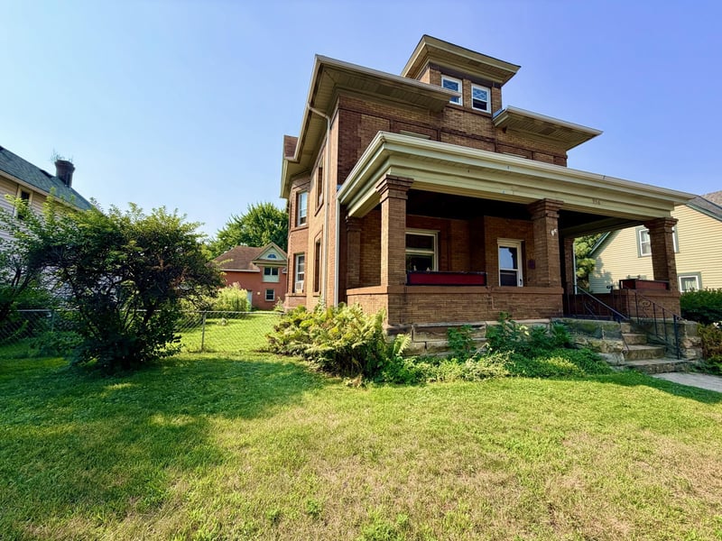 956 Tuscarora Ave, Saint Paul, MN 55102