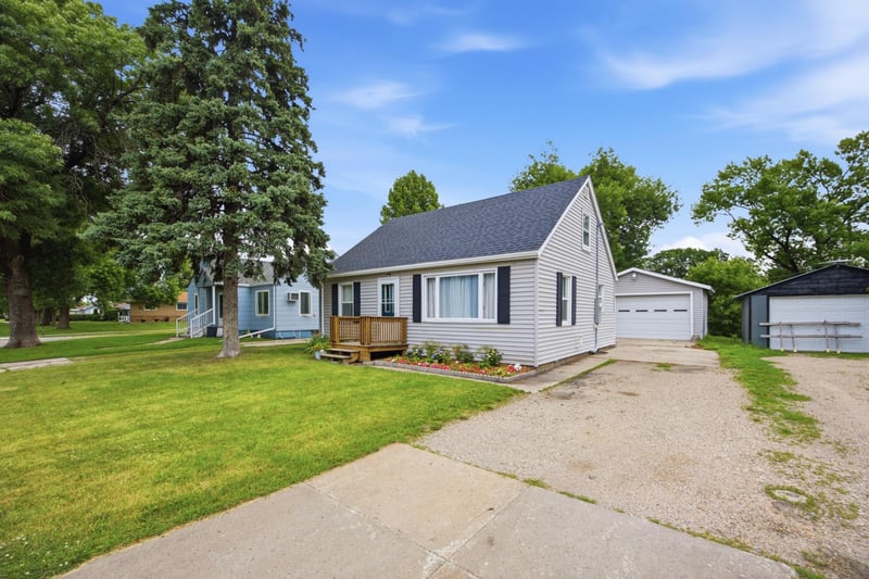 109 2nd St NW, Dilworth, MN 56529