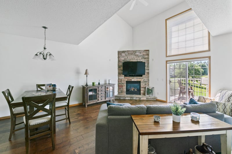 7422 Timber Crest Dr S, Cottage Grove, MN 55016