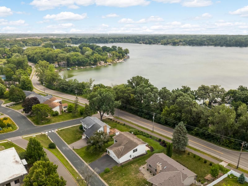 570 Kent Ln, Shoreview, MN 55126
