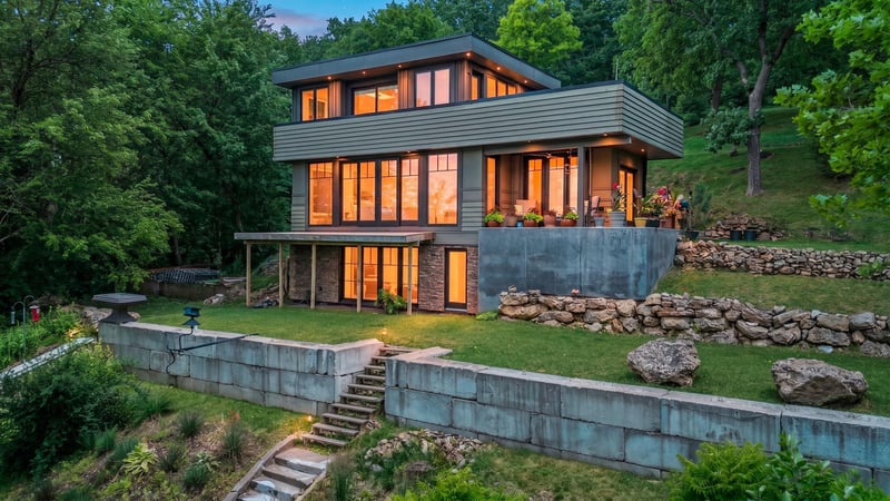 1020 Lake St N, Prescott, WI 54021