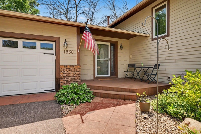1950 Timber Wolf Trl N, Eagan, MN 55122
