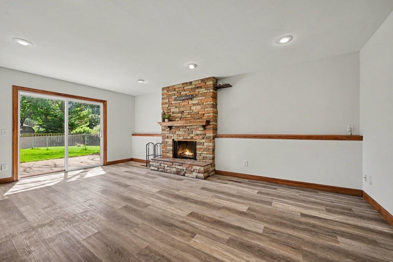 1950 Timber Wolf Trl N, Eagan, MN 55122