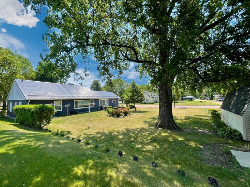 18 S Paffrath Ave, Springfield, MN 56087