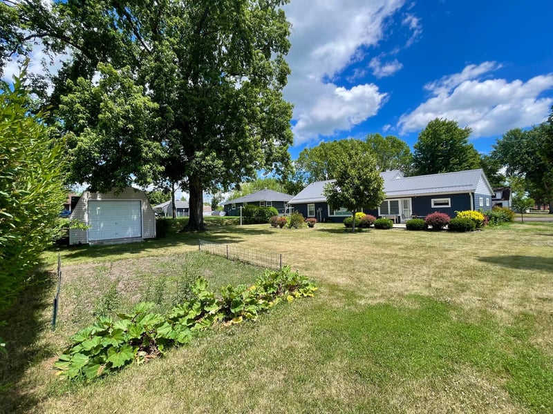 18 S Paffrath Ave, Springfield, MN 56087