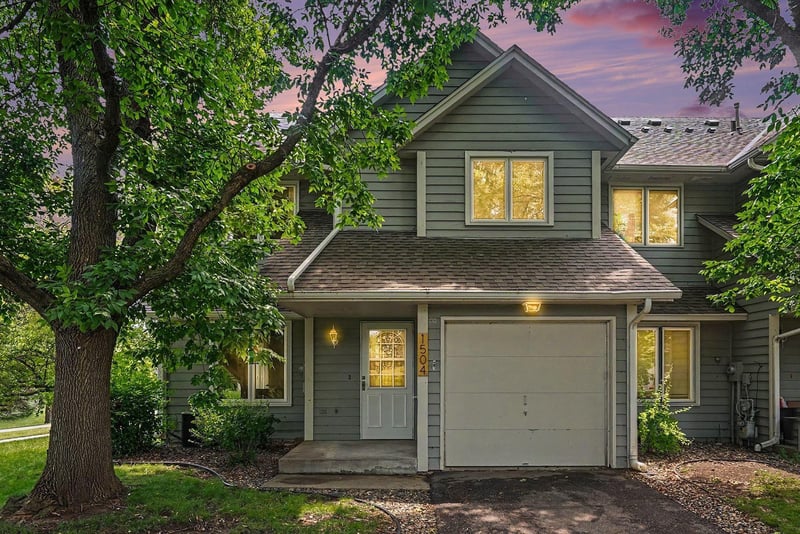 1504 Millpond Ct, Chaska, MN 55318