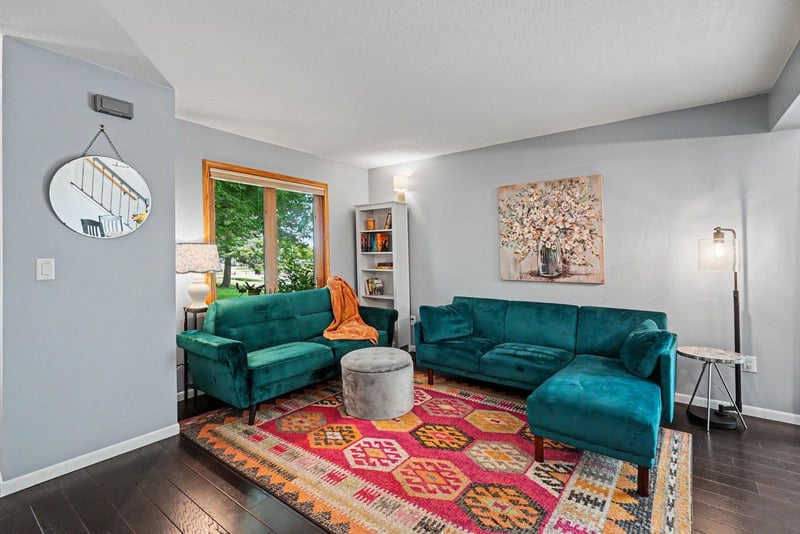 1504 Millpond Ct, Chaska, MN 55318