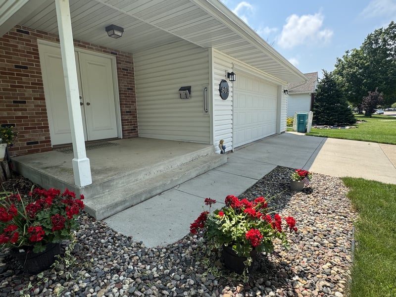 603 E University St, Owatonna, MN 55060