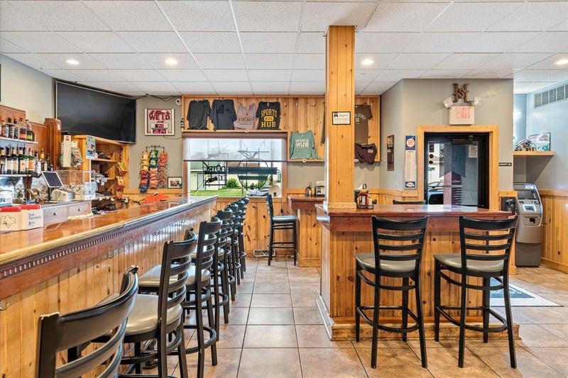 25 N Walnut St, La Crescent, MN 55947