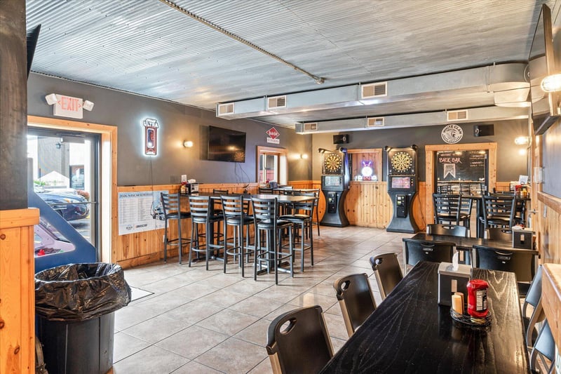 25 N Walnut St, La Crescent, MN 55947