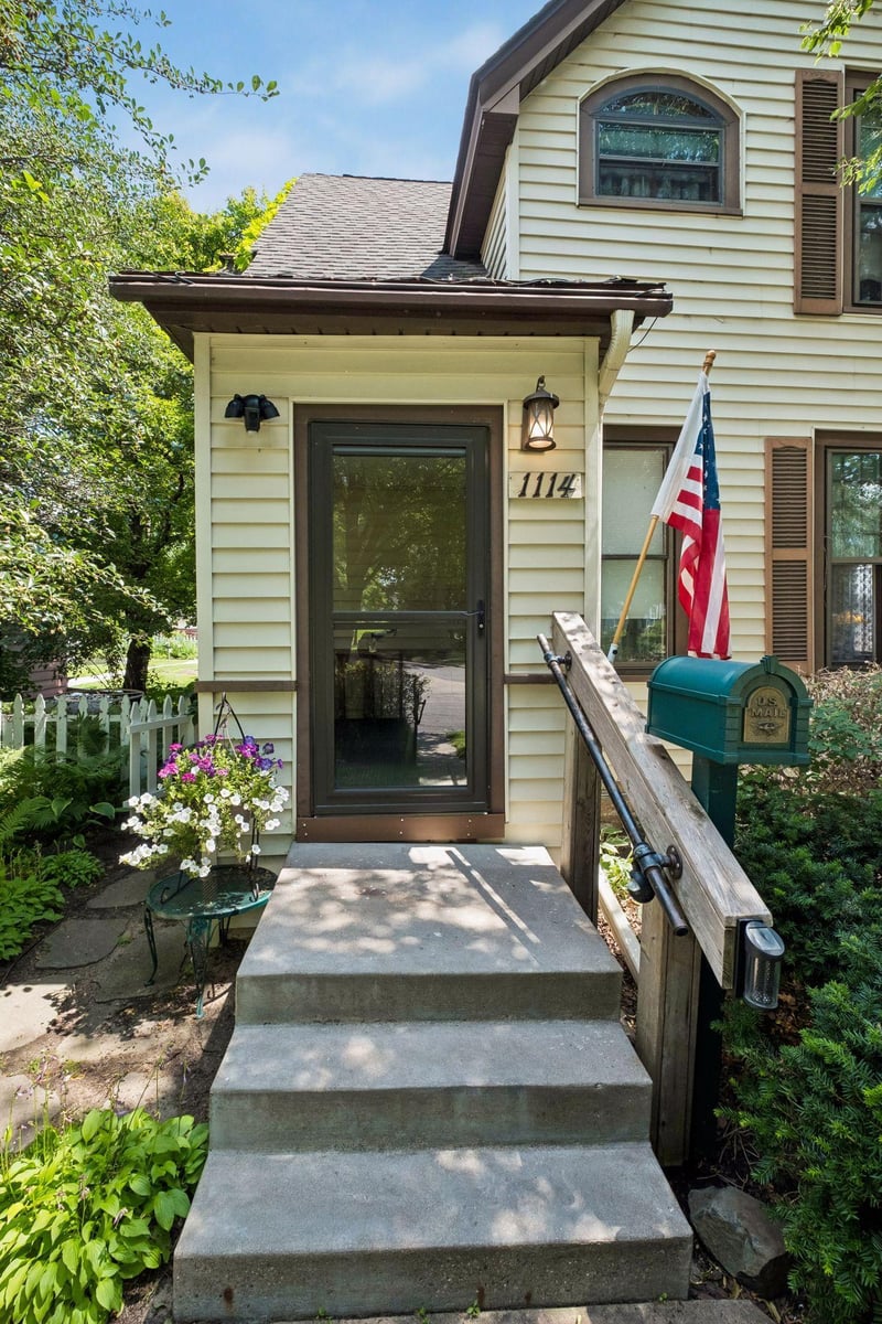 1114 Gibbs Ave, Saint Paul, MN 55108