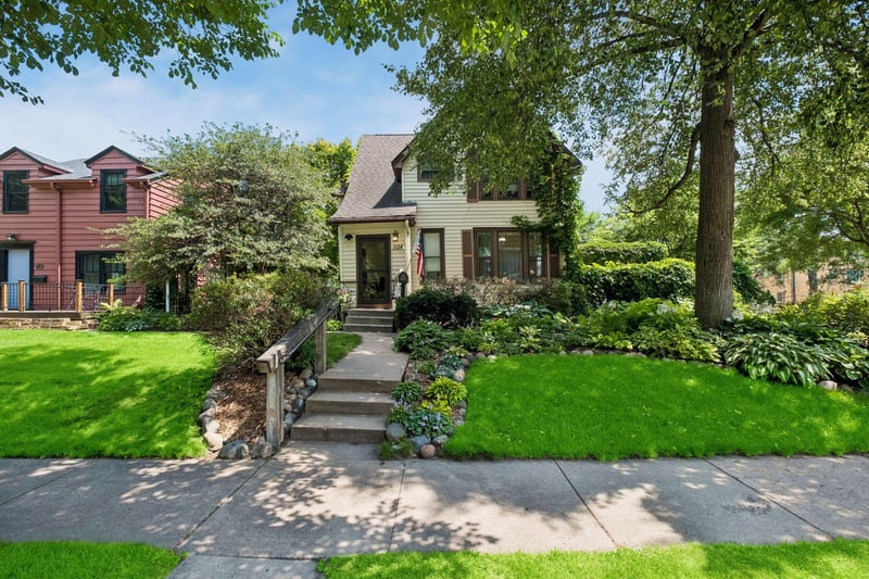 1114 Gibbs Ave, Saint Paul, MN 55108