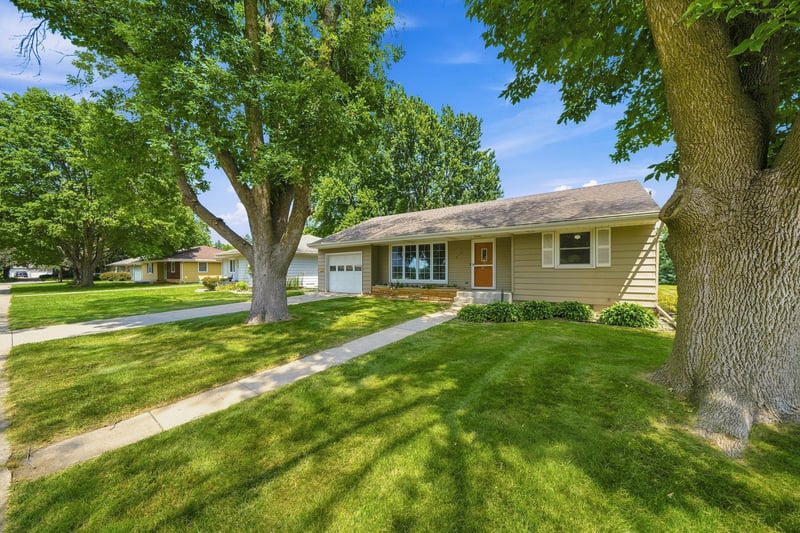 215 Meray Blvd, Mankato, MN 56001