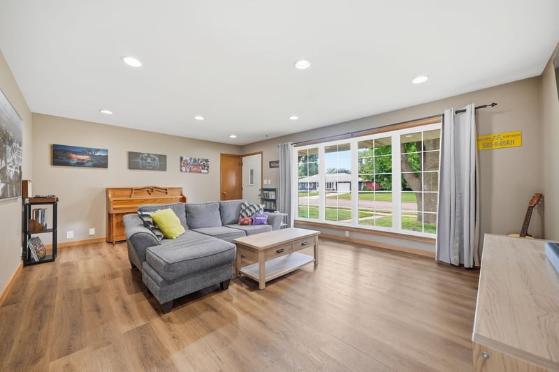 215 Meray Blvd, Mankato, MN 56001