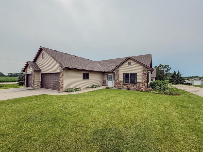 2953 9th Ave SE, Willmar, MN 56201