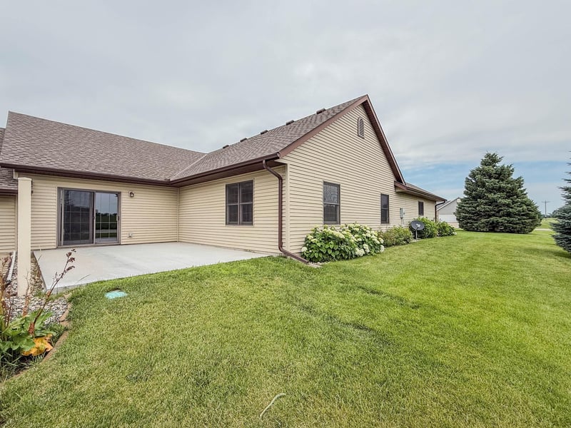 2953 9th Ave SE, Willmar, MN 56201
