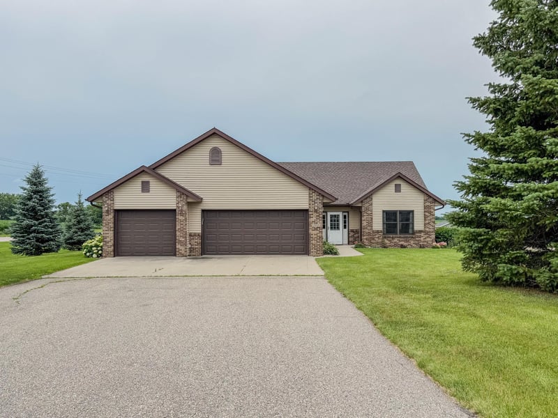 2953 9th Ave SE, Willmar, MN 56201