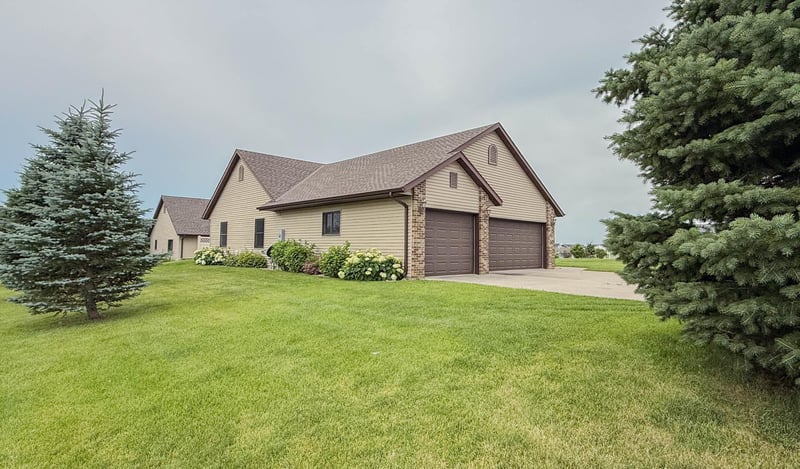 2953 9th Ave SE, Willmar, MN 56201
