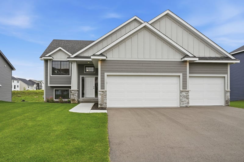 17750 Empire Trl, Lakeville, MN 55044