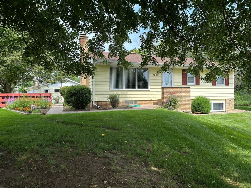 1299 N Birch Lake Blvd, White Bear Twp, MN 55110