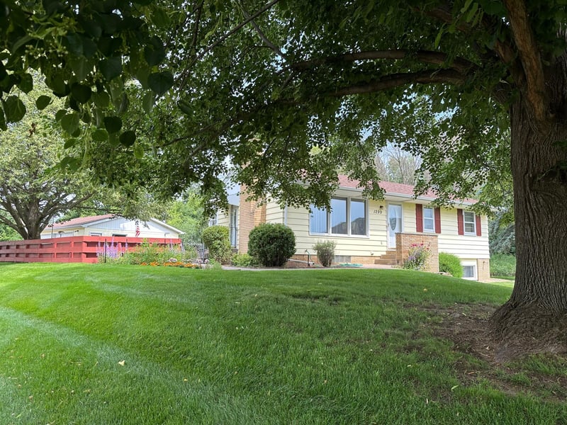 1299 N Birch Lake Blvd, White Bear Twp, MN 55110