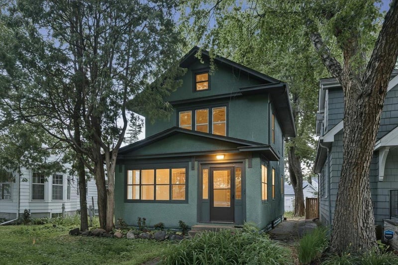712 Cedar Lake Rd S, Minneapolis, MN 55405