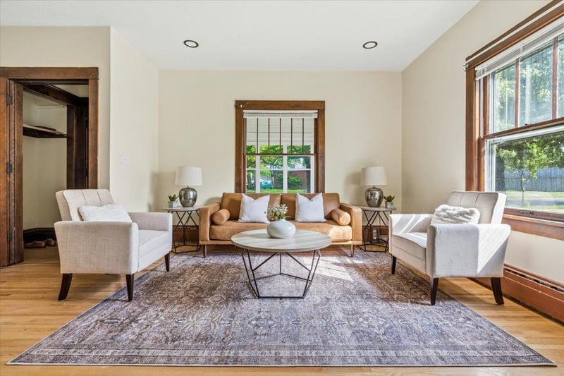712 Cedar Lake Rd S, Minneapolis, MN 55405