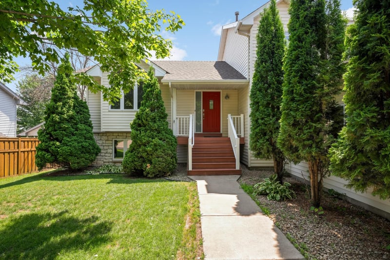 4152 Dakota Dr, Rosemount, MN 55068