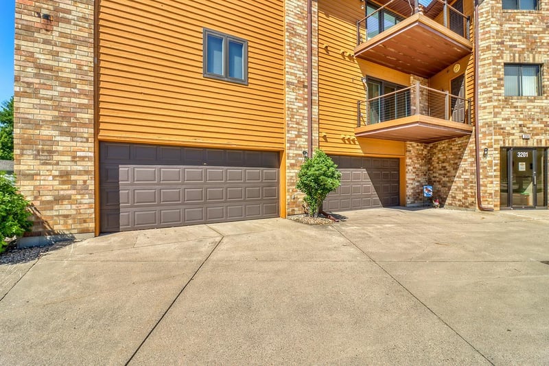 3201 14th St S #201, Moorhead, MN 56560