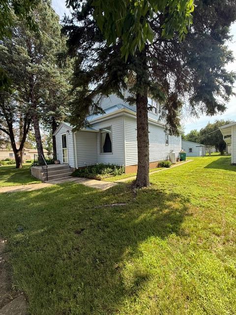 102 N Grove St, Okabena, MN 56161