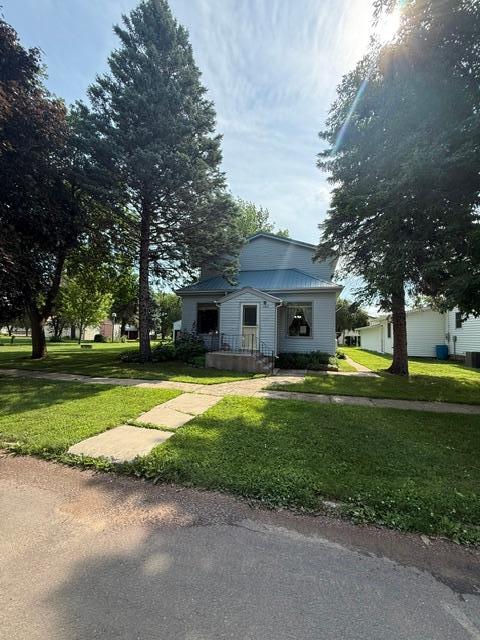 102 N Grove St, Okabena, MN 56161