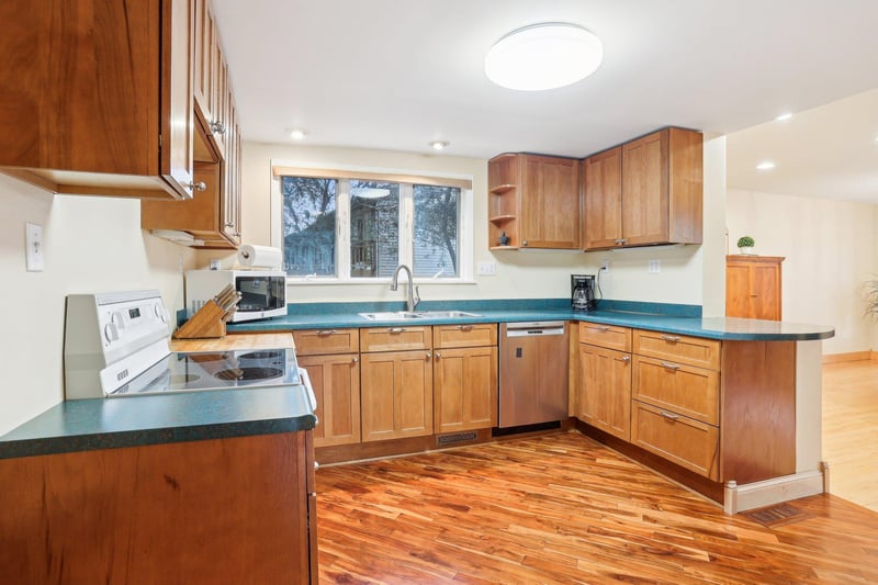 12112 W River Rd, Champlin, MN 55316