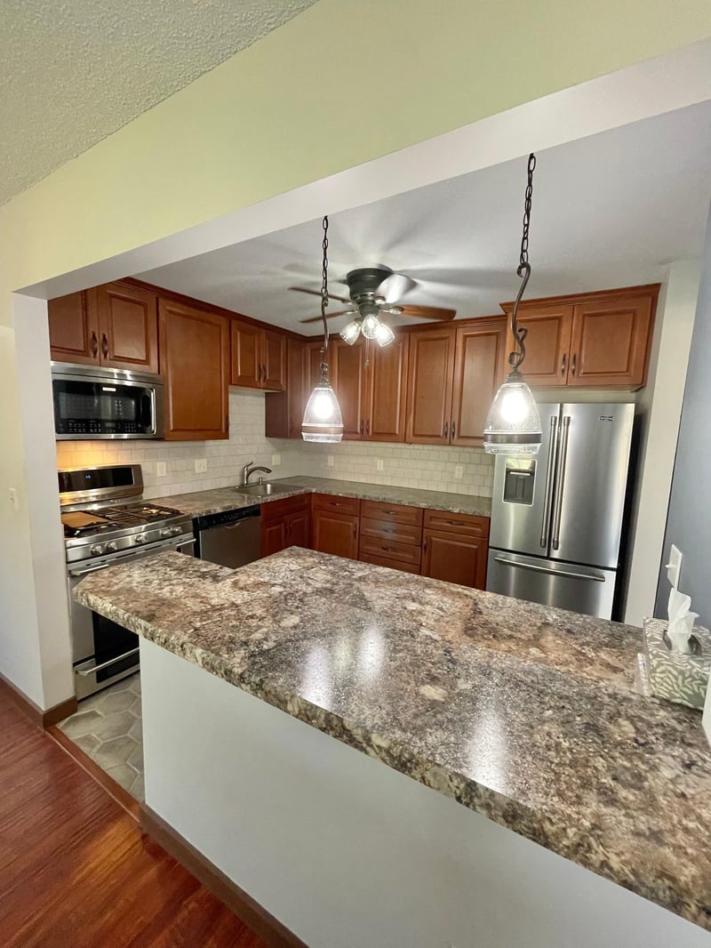 9809 Cimarron Trl, Minnetonka, MN 55305