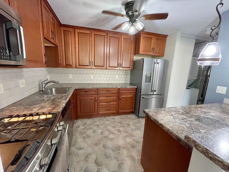 9809 Cimarron Trl, Minnetonka, MN 55305