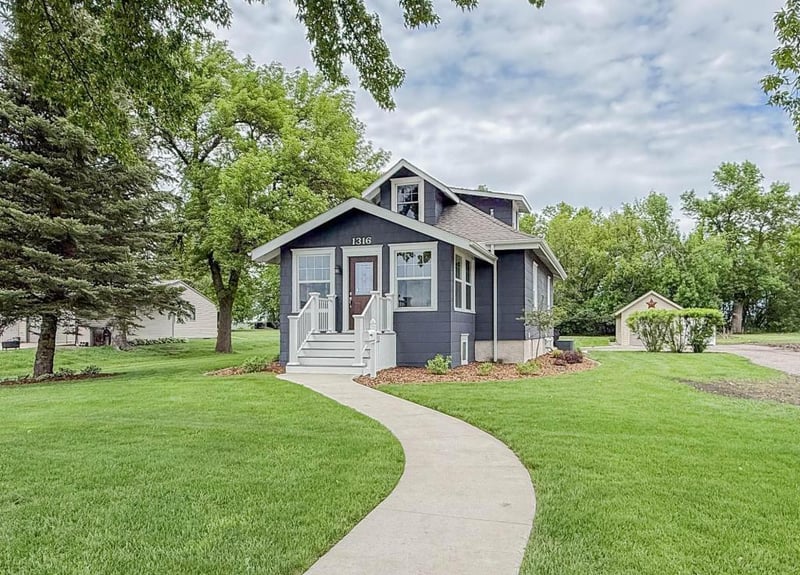 1316 W Fairview Ave, Olivia, MN 56277