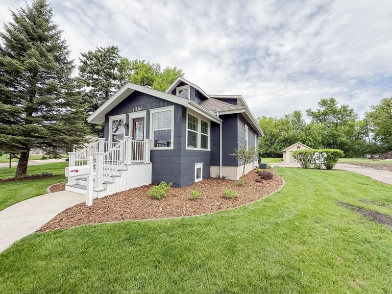 1316 W Fairview Ave, Olivia, MN 56277