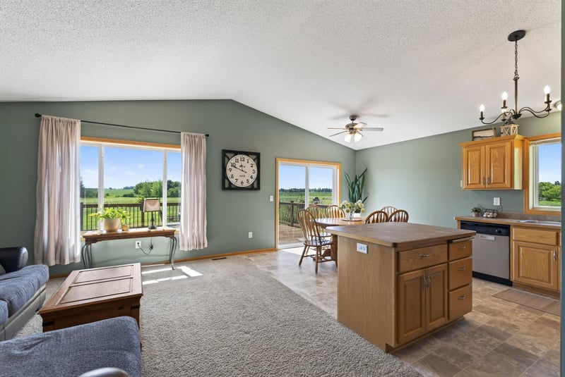 13487 Saint Croix Trl, North Branch, MN 55056