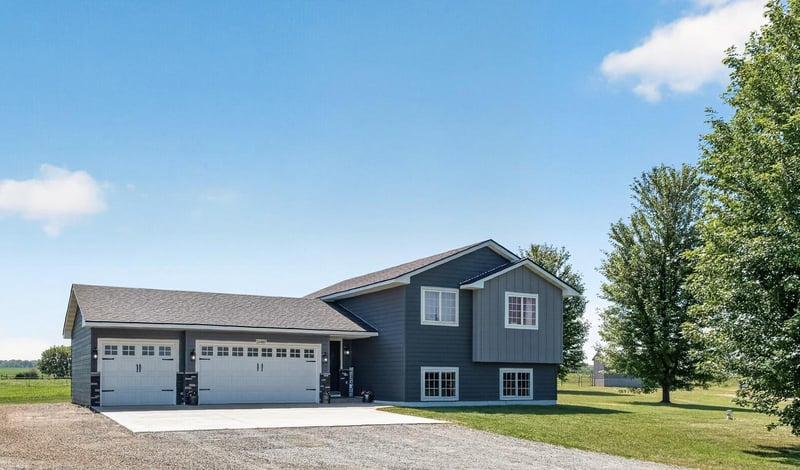 13487 Saint Croix Trl, North Branch, MN 55056