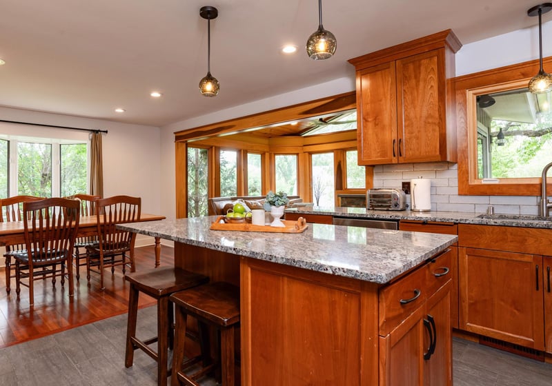 1421 Clement St, Mendota Heights, MN 55118