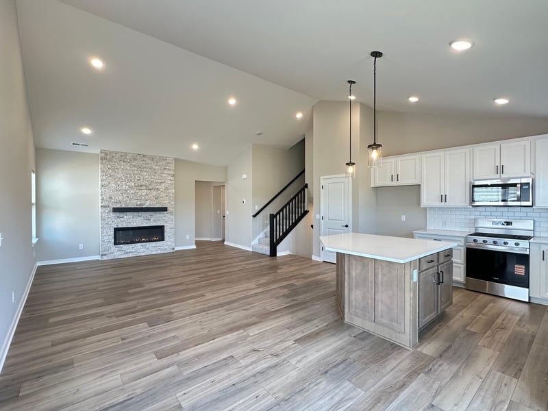 1664 Lund Way, Shakopee, MN 55379
