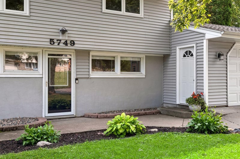 5749 W Glen Moor Rd, Minnetonka, MN 55345