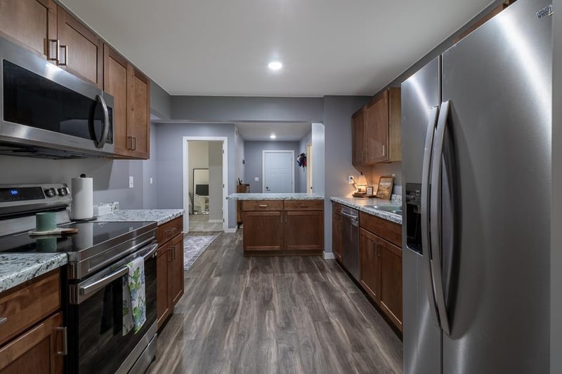 903 2nd St SW, Madelia, MN 56062