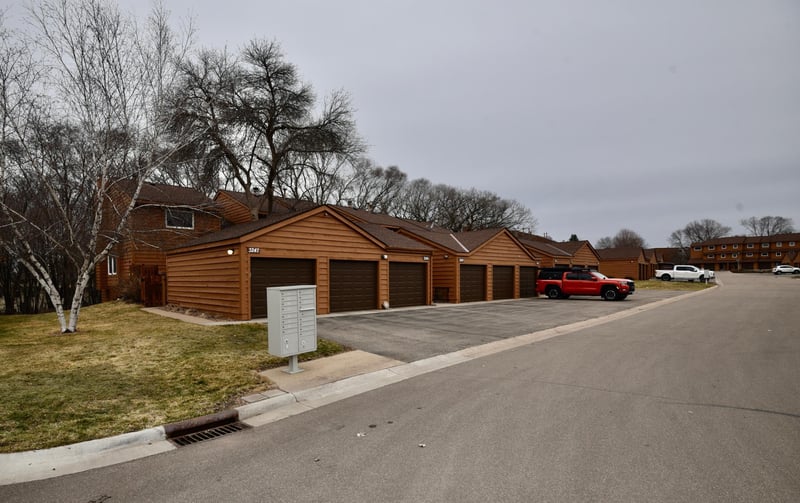 3245 Evergreen Dr, Eagan, MN 55121