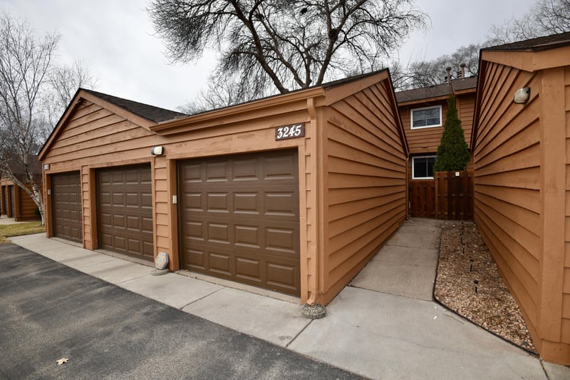 3245 Evergreen Dr, Eagan, MN 55121