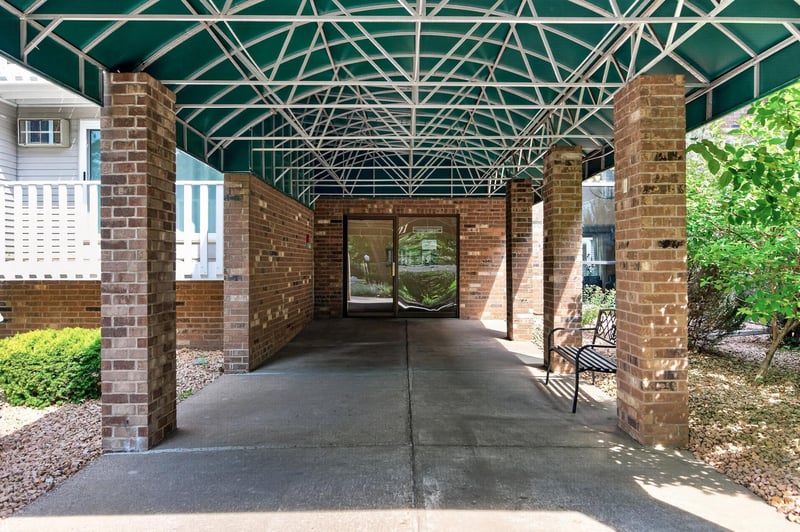 1601 N Innsbruck Dr #215NE, Fridley, MN 55432