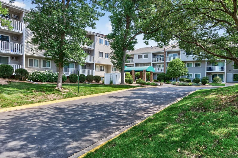 1601 N Innsbruck Dr #215NE, Fridley, MN 55432
