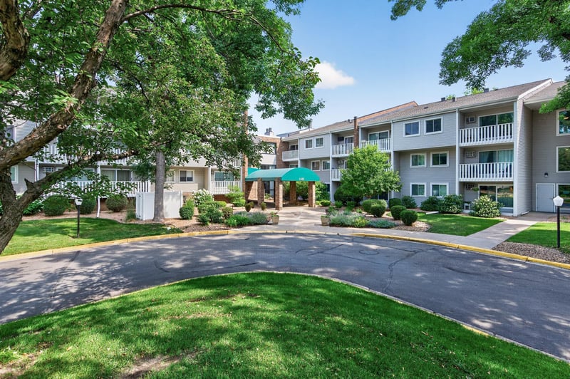 1601 N Innsbruck Dr #215NE, Fridley, MN 55432