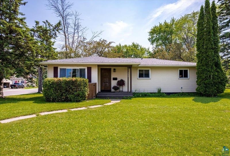 702 N 21st St, Superior, WI 54880