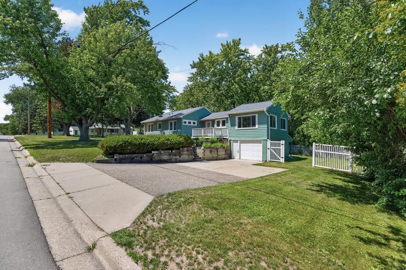 4320 Culver Rd, Golden Valley, MN 55422
