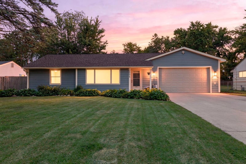 2095 Blomquist Ave, White Bear Lake, MN 55110